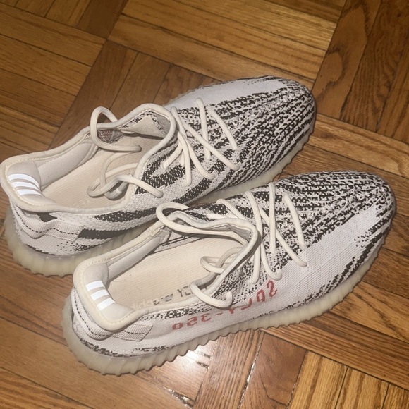 Yeezy Boost 350 V2 Zebra - Picture 2 of 7